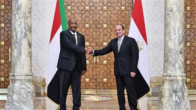 السيسي يستقبل رئيس مجلس السيادة الانتقالي السوداني
