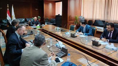 وزير الري يبحث موقف المشروعات الممولة من «صندوق المناخ الأخضر»