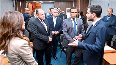 وزير التجارة والصناعة يؤكد أهمية تفعيل قانون استخراج تراخيص المنشآت الصناعية 