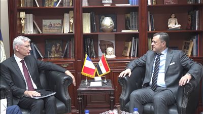 وزير السياحة والآثار يبحث مع سفير فرنسا بالقاهرة تعزيز التعاون المشترك 