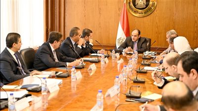 «الصناعة» تناقش طرح رؤية موحدة لخطط زيادة الصادرات في المؤتمر الاقتصادي 