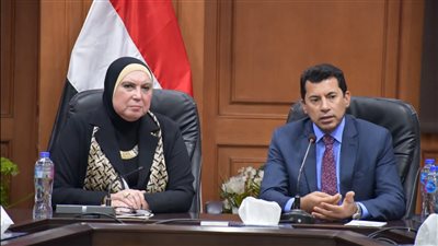 وزير الشباب يبحث زيادة التعاون مع جهاز تنمية المشروعات الصغيرة والمتوسطة