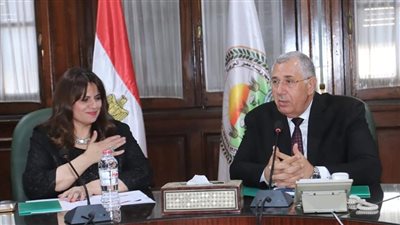 «القصير» يبحث مع وزيرة الهجرة محفزات الاستثمار الزراعي للمصريين بالخارج 