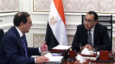 رئيس الوزراء يتابع موقف توافر المنتجات البترولية بالسوق المحلية 