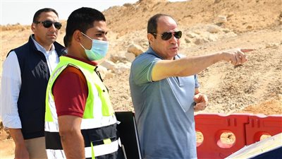 السيسي يتفقد الأعمال الإنشائية لتطوير الطرق والمحاور بالقاهرة الكبرى