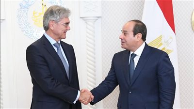 السيسي يبحث تعزيز التعاون مع «سيمنز» العالمية في مشروعات الطاقة الخضراء