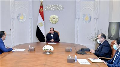 السيسي يوجه بتبسيط إجراءات الاستثمارات الصناعية والتواصل المستمر مع مجتمع الأعمال