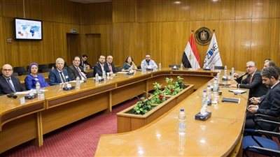 «اقتصادية قناة السويس» تبحث التعاون مع الشركات البلجيكية في مجال الوقود الأخضر 