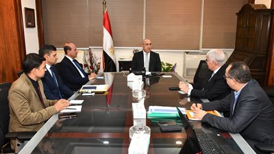 وزير الإسكان يتابع مشروع سد ومحطة «جوليوس نيريرى» الكهرومائية بتنزانيا