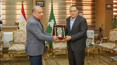 وزير قطاع الأعمال العام يلتقي محافظ الشرقية لبحث تعزيز التعاون المشترك