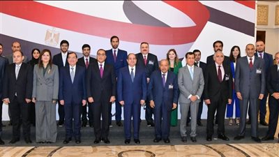 السيسي يؤكد حرص مصر على تطوير التعاون مع رجال الأعمال والشركات القطرية