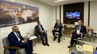 «الملا» يبحث مع «مبادلة» الإماراتية ضخ استثمارات جديدة بمجالات الطاقة في مصر