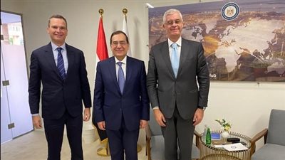 أدنوك الإماراتية تعلن رغبتها في زيادة استثماراتها بقطاع البترول المصري