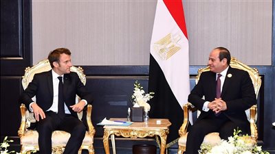 السيسي: نتطلع لتعزيز التعاون مع فرنسا في مجالات النقل والسيارات الكهربائية