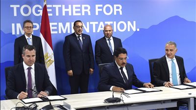 «مدبولي» يشهد توقيع عقد إدارة وتشغيل الخط الأول لشبكة القطار الكهربائي السريع