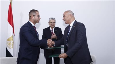 مذكرة تفاهم بين«فودافون مصر» وهيئة الطاقة الجديدة لتقليل انبعاثات الكربون
