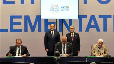 الحكومة توقع مذكرة تفاهم مع تحالف مستثمرين لإنتاج الكهرباء من طاقة الرياح