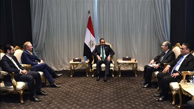 «مدبولي» يلتقي رئيس مجموعة فورتيسكو الأسترالية للطاقة على هامش COP27 