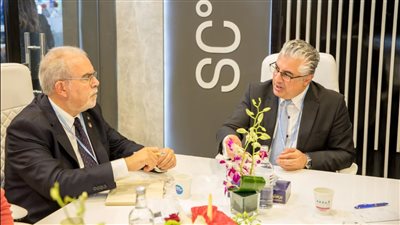 رئيس «اقتصادية قناة السويس» يبحث مع وفد برتغالي التعاون الاستثماري بموانئ المنطقة