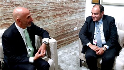 وزير التجارة والصناعة يبحث خطط «تتراباك» لزيادة استثمارتها في السوق المصري 