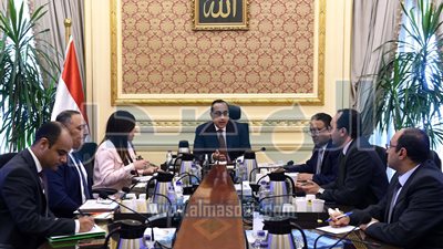 رئيس الوزراء يتابع ملفات عمل المركز الوطني لتخطيط استخدامات أراضي الدولة