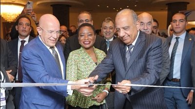 وزير قطاع الأعمال العام يفتتح معرض «Destination Africa 2022» للصناعات النسيجية