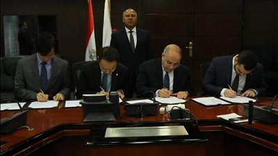 «الوزير» يشهد توقيع مذكرة تفاهم لإعداد خطة تشغيل المنطقة اللوجستية بميناء الإسكندرية