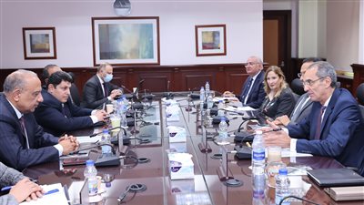 وزيرا قطاع الأعمال العام والاتصالات يبحثان تعزيز التعاون بمجال التحول الرقمي
