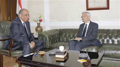 وزير قطاع الأعمال يبحث مع سفير فرنسا بالقاهرة تعزيز التعاون الاقتصادي والاستثماري