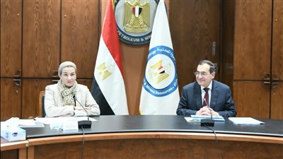 «الملا» وياسمين فؤاد يبحثان جهود التوافق البيئى لشركات البترول بالسويس والبحر الأحمر 