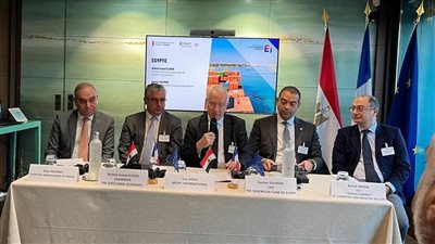 رئيس اقتصادية قناة السويس يشارك في منتدى «طرق الأبواب» المصري الفرنسي