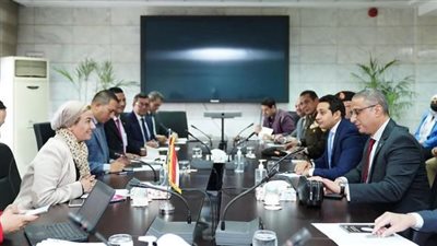 وزيرة البيئة ومحافظ الفيوم يترأسان لجنة مشروعات إعادة التوزان البيئي لبحيرة قارون