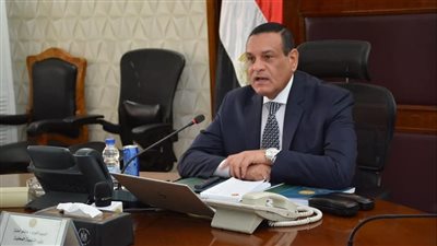 وزير التنمية المحلية يعلن بدء تطبيق قانون المحال العامة