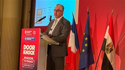 رئيس «اقتصادية قناة السويس» يستعرض خطة توطين القطاعات الصناعية