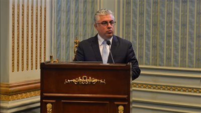  رئيس اقتصادية قناة السويس يعرض مستجدات مشروعات الهيئة والتعاقدات الجديدة للوقود الأخضر