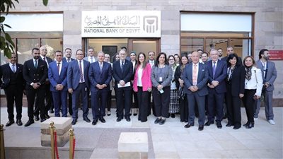 البنك الأهلي المصري يفتتح وحدته المصرفية المزدوجة بالجامعة الأمريكية بالقاهرة