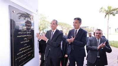 وزير الاتصالات يفتتح مكتب بريد القرية الذكية الجديد