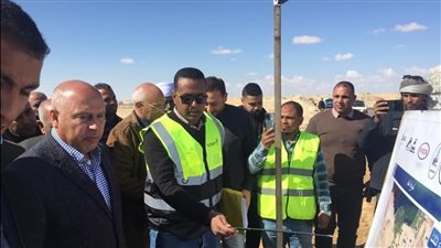وزير النقل يتفقد مواقع العمل بالخط الثاني للقطار الكهربائي السريع 