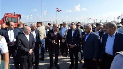 رئيس الوزراء: بدء التشغيل التجريبي لمحطة «تحيا مصر» بميناء الإسكندرية يناير المقبل