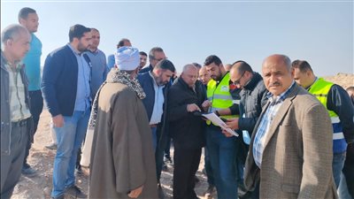 وزير النقل يتفقد مواقع العمل بالخط الثاني للقطار الكهربائي السريع 