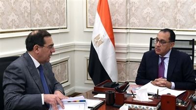 رئيس الوزراء يؤكد استمرار التنسيق بين أجهزة الدولة لتوفير المنتجات البترولية