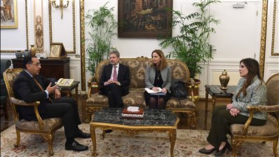 رئيس الوزراء يبحث تعزيز التعاون المصري الإيطالي بمجالات الطاقة والنقل البحري