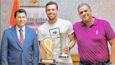 وزير الرياضة يهنىء اللاعب مصطفى عسل لتصدره التصنيف العالمى للإسكواش 