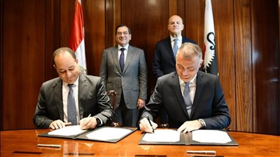 «إيجاس» و«إينى» توقعان اتفاقية لخفض الانبعاثات بمشروعات البترول والغاز في مصر