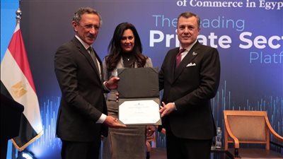 غرفة التجارة الأمريكية في مصر تمنح العضوية الشرفية لوزير السياحة والآثار