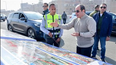 الرئيس السيسي يتفقد مشروعات المحاور والطرق بمحافظة الجيزة