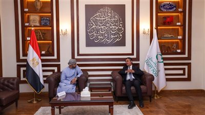 رئيس البريد المصري يبحث مع نائب رئيس البريد العُماني أوجه التعاون المشترك