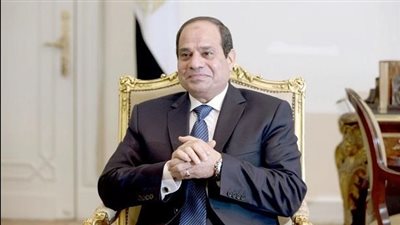 الرئيس السيسي يضع إكليلًا من الزهور على النصب التذكاري لشهداء الشرطة