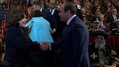 الرئيس السيسي يكرم أسر أبطال ملحمة 25 يناير 1952 بالإسماعيلية