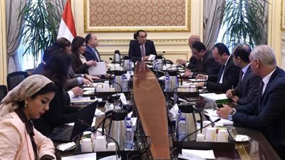 رئيس الوزراء يوجه بالإسراع في إجراءات خروج البضائع والحاويات من الموانئ